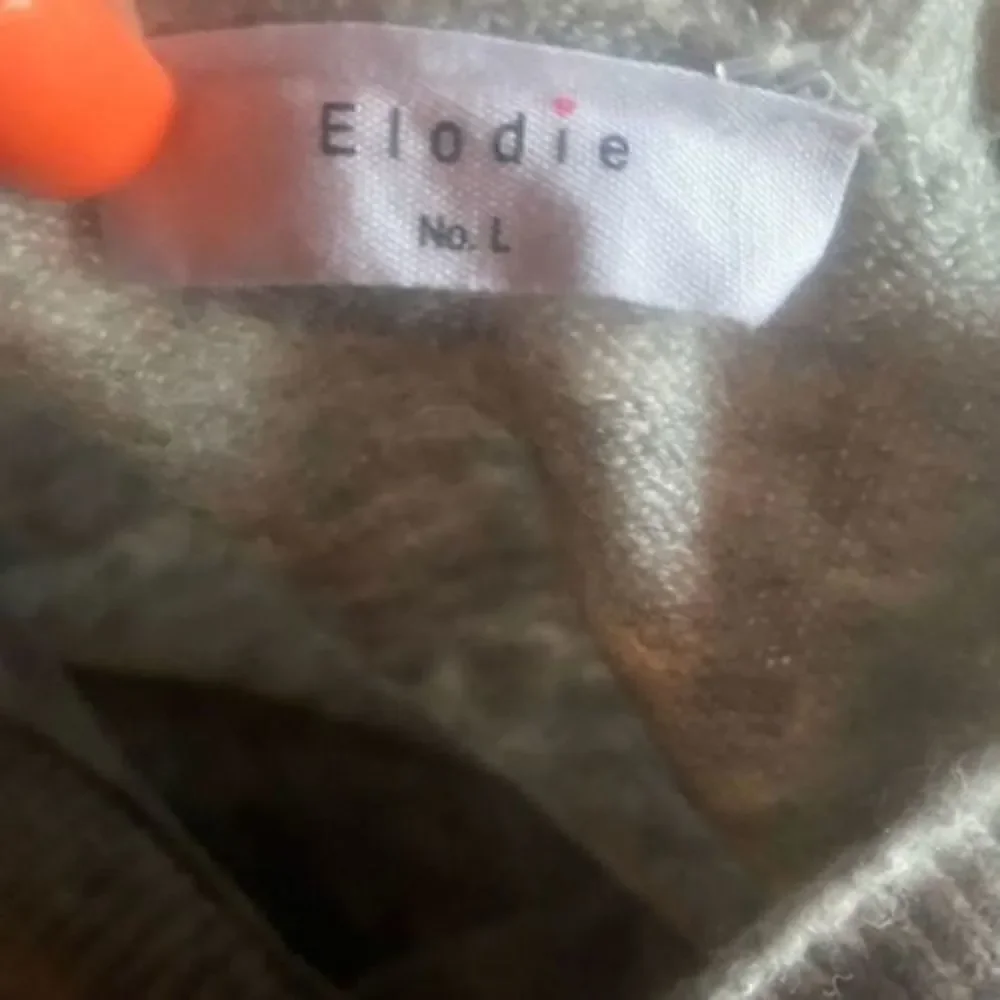 Elodie Gray Crew Neck Lightweight Sweater Large NWT